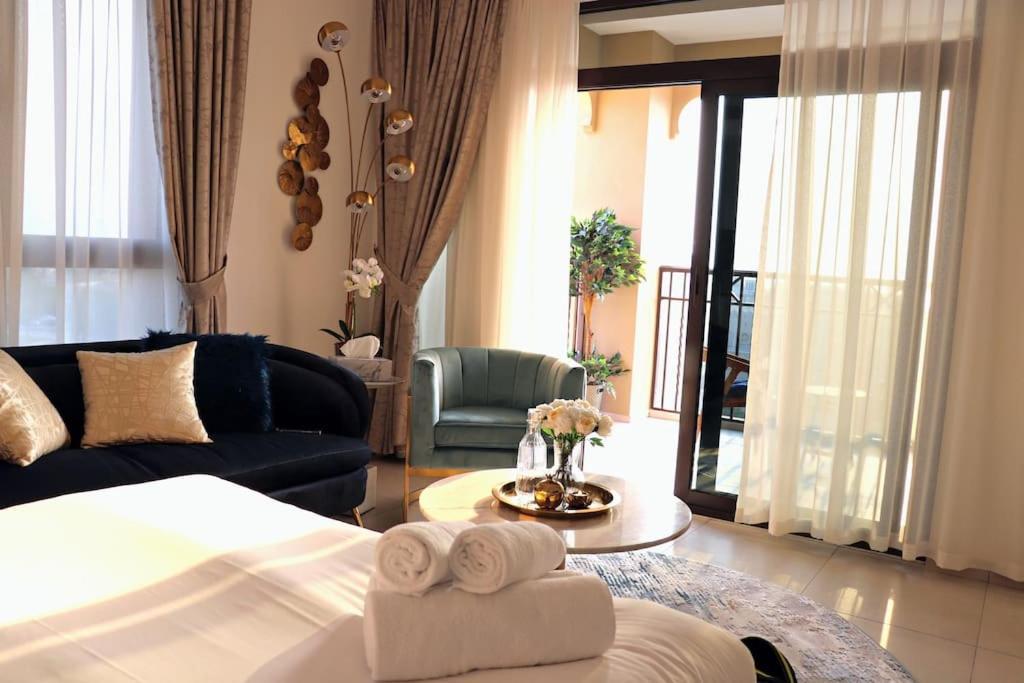 Veluxa - Luxury And Bright 1 Bedroom Apartment, Burj View! Дубай Екстериор снимка