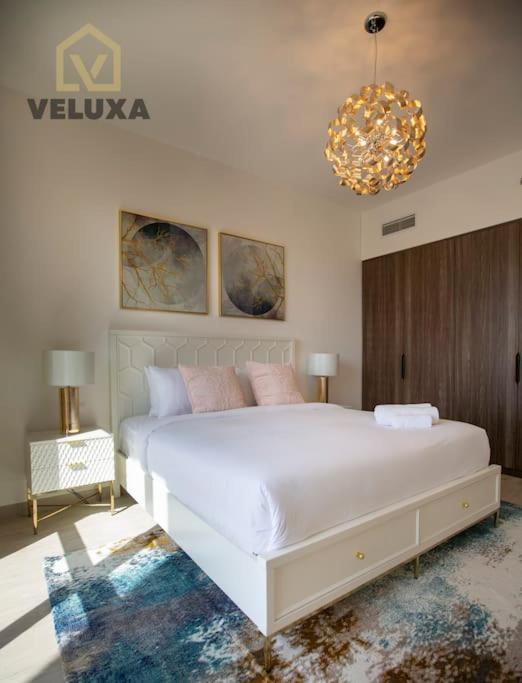 Veluxa - Luxury And Bright 1 Bedroom Apartment, Burj View! Дубай Екстериор снимка