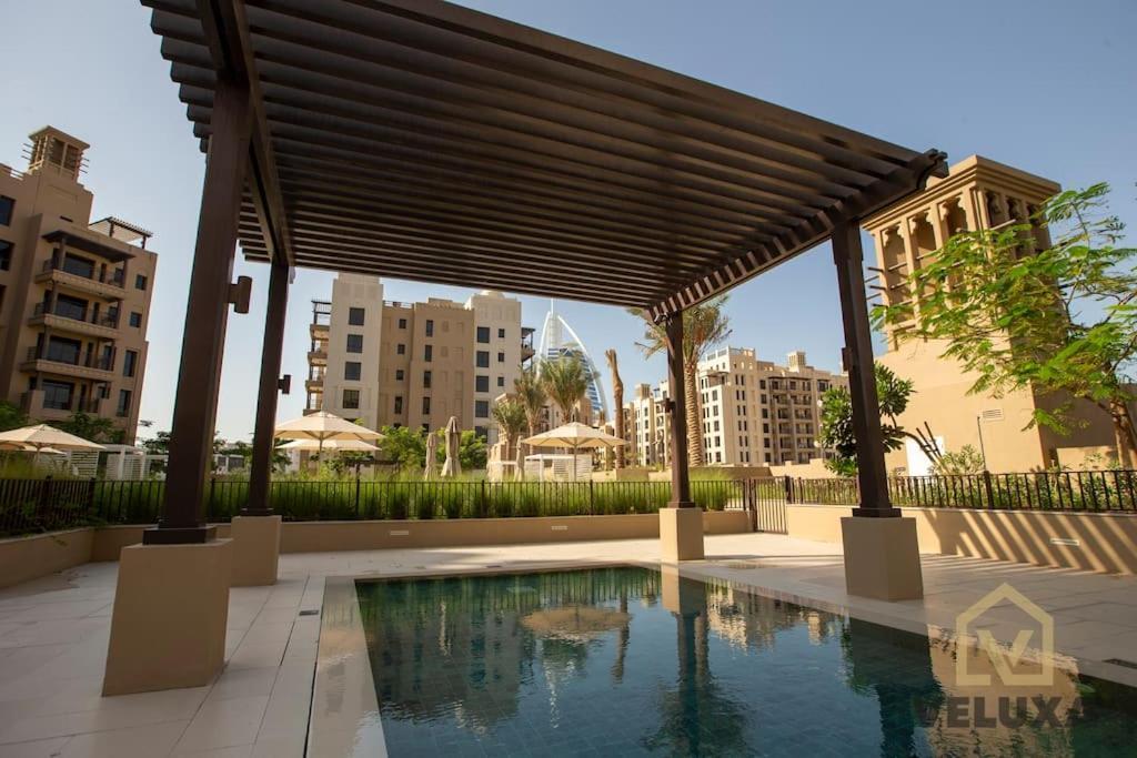 Veluxa - Luxury And Bright 1 Bedroom Apartment, Burj View! Дубай Екстериор снимка