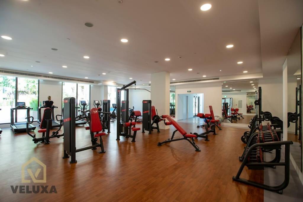 Veluxa - Luxury And Bright 1 Bedroom Apartment, Burj View! Дубай Екстериор снимка