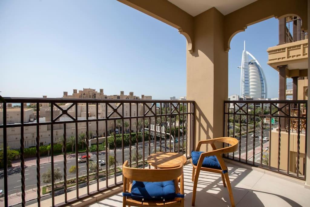 Veluxa - Luxury And Bright 1 Bedroom Apartment, Burj View! Дубай Екстериор снимка