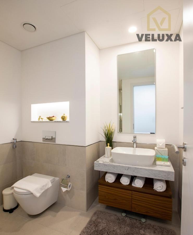 Veluxa - Luxury And Bright 1 Bedroom Apartment, Burj View! Дубай Екстериор снимка