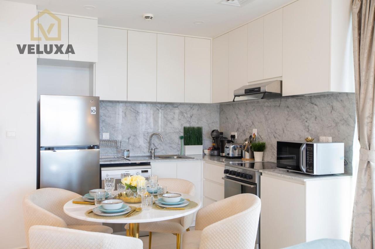 Veluxa - Luxury And Bright 1 Bedroom Apartment, Burj View! Дубай Екстериор снимка